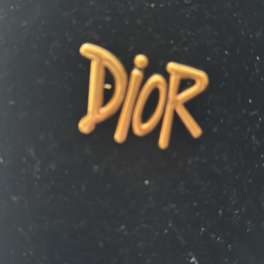 brooch / pin antique Gold tone signed in back